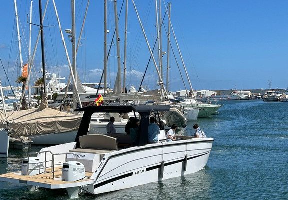 ranieri-international-cayman-31-sport-touring-waikiki-51c32a28-b